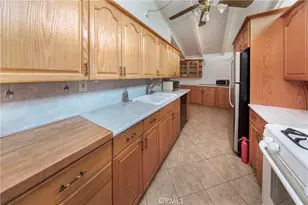 7421 Ostrom Ave, Van Nuys, CA 91406 - Photo 7