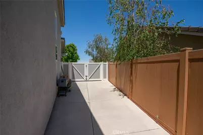 26360 Teal Court, Canyon Country, CA 91387 - Photo 39