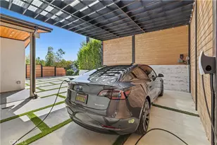22263 Flanco, Woodland Hills, CA 91364 - Photo 3