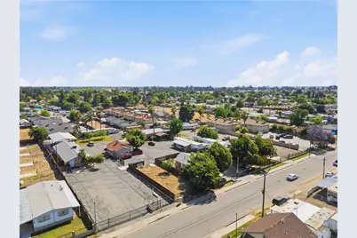 325 McCord Ave, Bakersfield, CA 93308 - Photo 1
