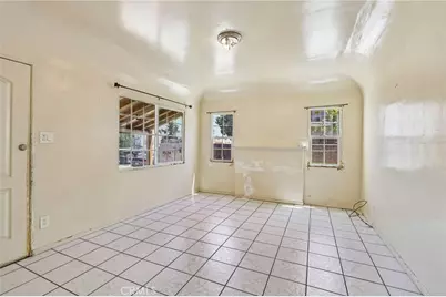 7315 Woodley, Van Nuys, CA 91406 - Photo 5