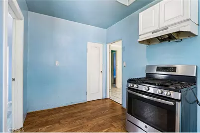 7315 Woodley, Van Nuys, CA 91406 - Photo 13