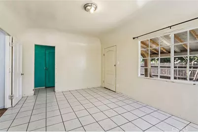 7315 Woodley, Van Nuys, CA 91406 - Photo 11