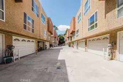7319 Hazeltine Avenue #4, Van Nuys, CA 91405 - Photo 5