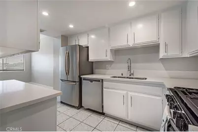6323 Reseda Boulevard #2, Tarzana, CA 91335 - Photo 5