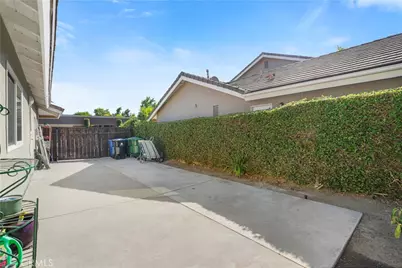 17177 Superior St, Northridge, CA 91325 - Photo 43