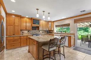 27643 Saffron Ln, Saugus, CA 91350 - Photo 9