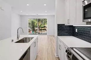 9425 1/2 N Sepulveda Blvd, North Hills, CA 91343 - Photo 1