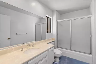 18268 Lake Encino Drive, Encino, CA 91316 - Photo 31