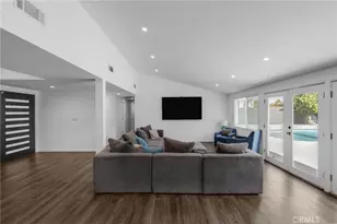 20540 Oxnard St, Woodland Hills, CA 91367 - Photo 3