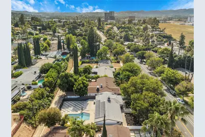 20540 Oxnard Street, Woodland Hills, CA 91367 - Photo 29