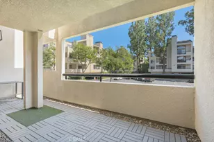 5550 Owensmouth, Woodland Hills, CA 91367 - Photo 23