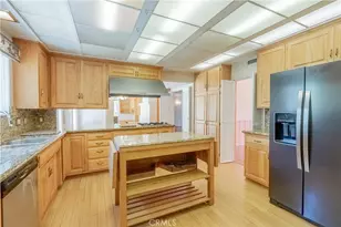 10845 Zelzah, Granada Hills, CA 91344 - Photo 35