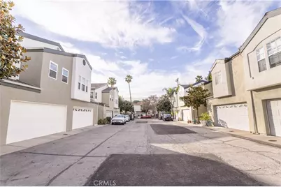 9146 Lemona Avenue #105, North Hills, CA 91343 - Photo 3