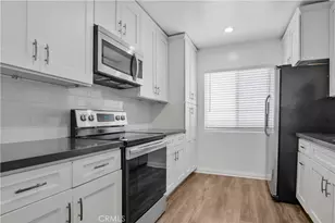 12955 Riverside Dr, Sherman Oaks, CA 91423 - Photo 13