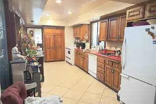 530 N Naomi, Burbank, CA 91505 - Photo 11