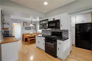23939 Califa St, Woodland Hills, CA 91367 - Photo 15