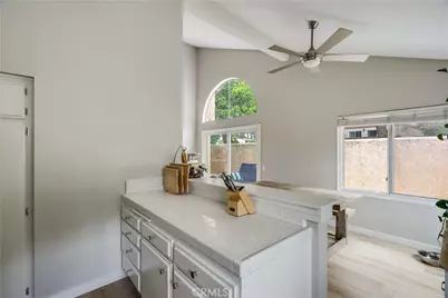 6300 Shoup Avenue #2, Woodland Hills, CA 91367 - Photo 11