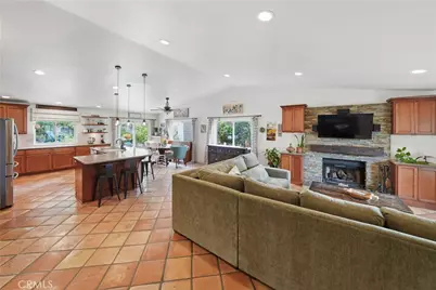 31607 Hipshot, Castaic, CA 91384 - Photo 3