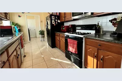 7517 N Ontario Street, Los Angeles, CA 91504 - Photo 27