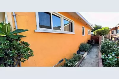 7517 N Ontario Street, Los Angeles, CA 91504 - Photo 3