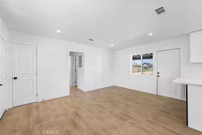 45040 Redwood Avenue, Lancaster, CA 93534 - Photo 3