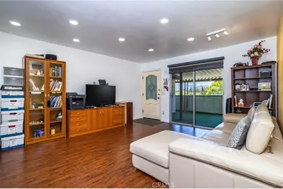 19716 Avenue Of The Oaks, Newhall, CA 91321 - Photo 5