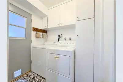 22123 Oxnard Street, Woodland Hills, CA 91367 - Photo 7