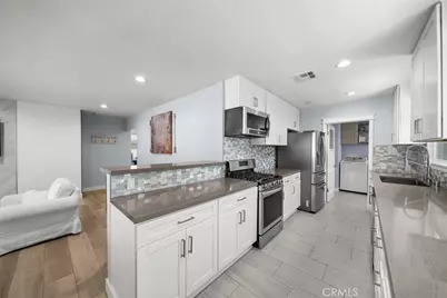 8033 Darby Avenue, Reseda, CA 91335 - Photo 17