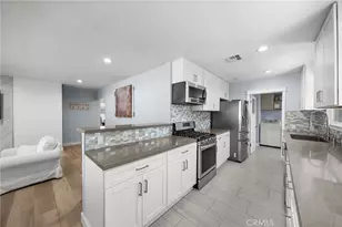 8033 Darby Ave, Reseda, CA 91335 - Photo 17