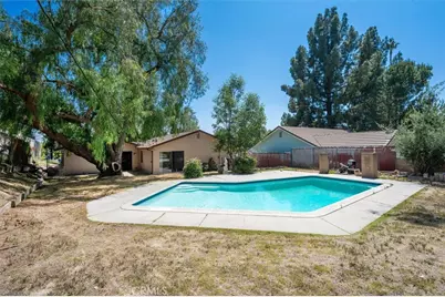 10609 Jimenez Street, Sylmar, CA 91342 - Photo 15