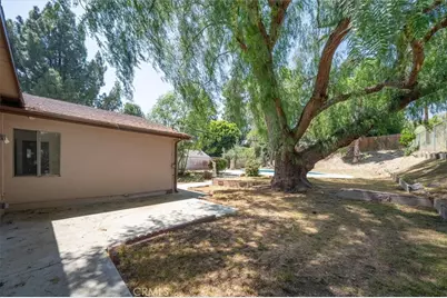 10609 Jimenez Street, Sylmar, CA 91342 - Photo 17