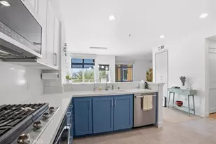 21301 Erwin St, Woodland Hills, CA 91367 - Photo 3
