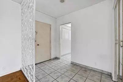 7560 Hollywood Boulevard #110, Los Angeles, CA 90046 - Photo 17