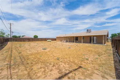 10348 Peach Ave, California City, CA 93505 - Photo 23