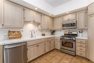 14050 Magnolia Blvd, Sherman Oaks, CA 91423 - Photo 11