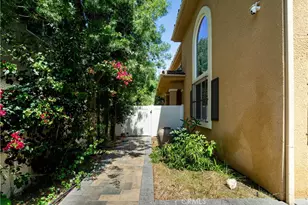 6921 Kian Ct, Van Nuys, CA 91406 - Photo 37
