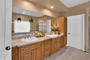 6921 Kian Ct, Van Nuys, CA 91406 - Photo 23