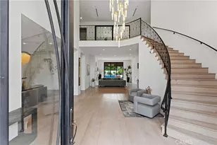 23042 Calvert St, Woodland Hills, CA 91367 - Photo 11