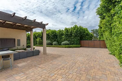 23042 Calvert Street, Woodland Hills, CA 91367 - Photo 59