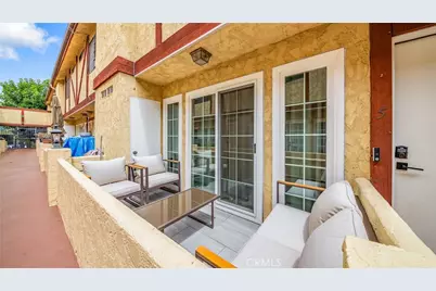 7422 Hazeltine, Van Nuys, CA 91405 - Photo 11