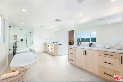 23534 Aetna, Woodland Hills, CA 91367 - Photo 21
