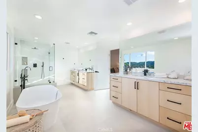 23534 Aetna, Woodland Hills, CA 91367 - Photo 29