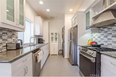 626 E Orange Grove Avenue #204, Burbank, CA 91501 - Photo 13