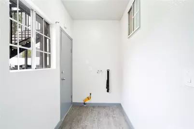 914 W 41st Street, Los Angeles, CA 90037 - Photo 51