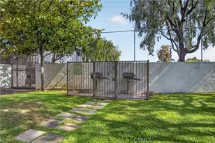 18547 Collins St, Tarzana, CA 91356 - Photo 35
