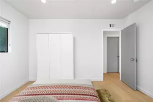 22250 Capulin Ct, Woodland Hills, CA 91364 - Photo 17