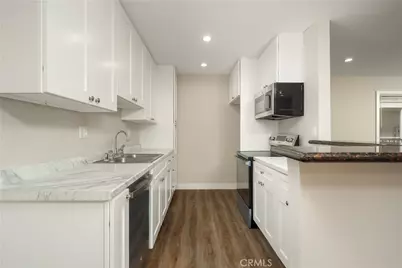 5320 Zelzah Avenue #201, Encino, CA 91316 - Photo 9
