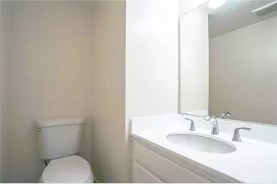 19231 Sherman Way #25, Reseda, CA 91335 - Photo 15