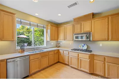 22020 Superior Court, Saugus, CA 91390 - Photo 15